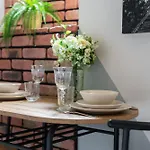 Underground Level Studio Close To The Market Square In Poznan By Noclegi Renters