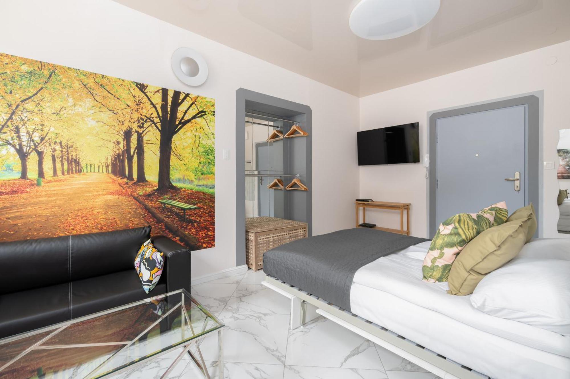 Apartment Underground Level Close To The Market Square In By Renters *