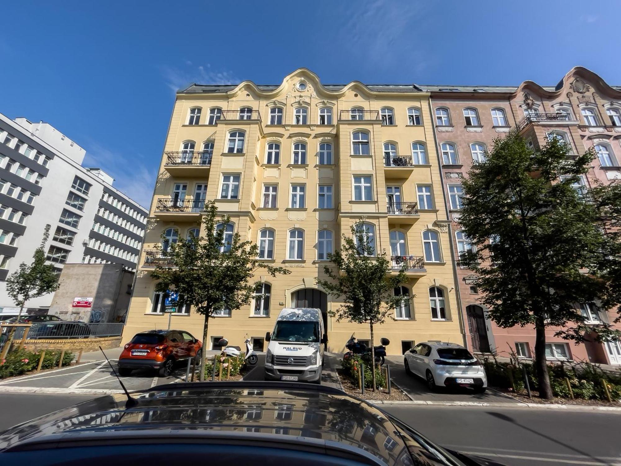 Underground Level Close To The Market Square In By Renters Apartment Poznan
