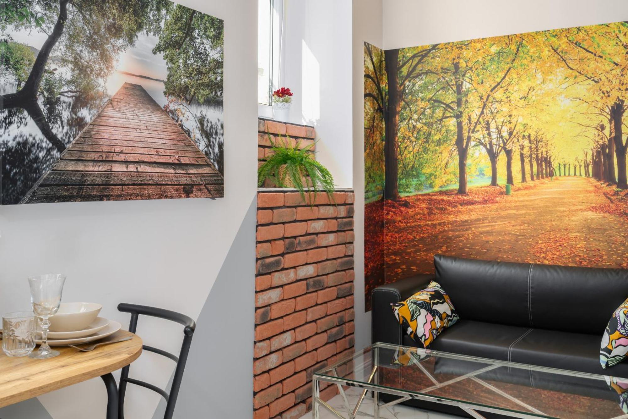 Underground Level Close To The Market Square In By Renters Apartment *